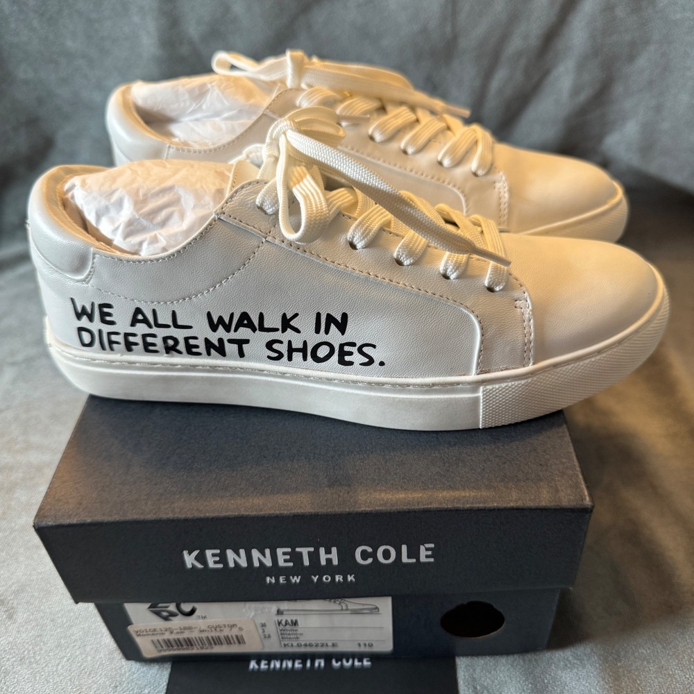 Kenneth Cole Womens Kam Sneaker 5 White Graphic Text Leather Streetwear